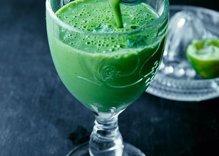 Koktajl ze szpinaku i banana z limonką i imbirem Large smoothie szpinakowe 01